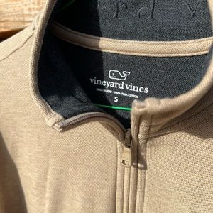Vineyard Vines pullover, size small